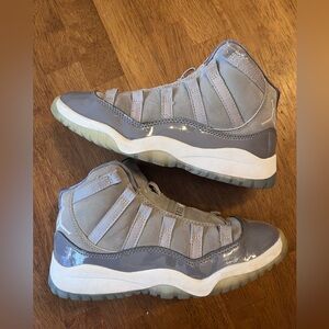 Youth Jordan cool grays basketball High-Top Sneakers 1.5